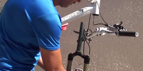sortir sa fourche de vtt